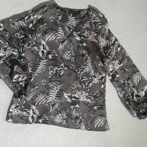 Banana Republic bishop sleeve with detail top